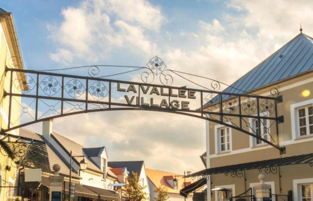 Magic Studio - Disneyland Paris Shopping Village 9 Minutes Шеси Екстериор снимка